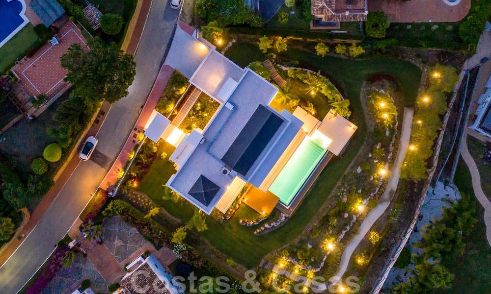 VERKOCHT. Super luxueuze eigentijdse villa met uitzicht op zee en bergen te koop in de Gouden Driehoek van Benahavis, Estepona, Marbella 25460