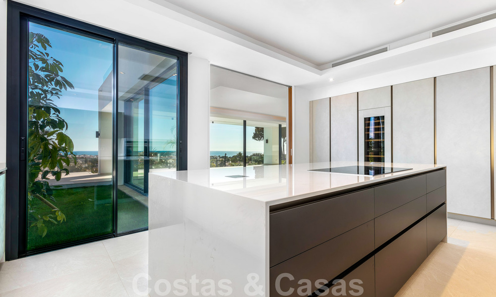 VERKOCHT. Super luxueuze eigentijdse villa met uitzicht op zee en bergen te koop in de Gouden Driehoek van Benahavis, Estepona, Marbella 29782