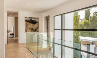 VERKOCHT. Super luxueuze eigentijdse villa met uitzicht op zee en bergen te koop in de Gouden Driehoek van Benahavis, Estepona, Marbella 29788 