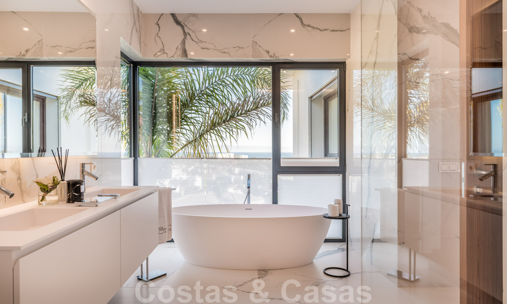 VERKOCHT. Super luxueuze eigentijdse villa met uitzicht op zee en bergen te koop in de Gouden Driehoek van Benahavis, Estepona, Marbella 29794