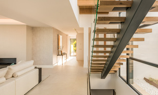 VERKOCHT. Super luxueuze eigentijdse villa met uitzicht op zee en bergen te koop in de Gouden Driehoek van Benahavis, Estepona, Marbella 29799 