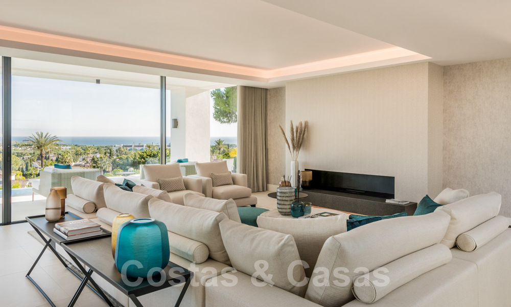 VERKOCHT. Super luxueuze eigentijdse villa met uitzicht op zee en bergen te koop in de Gouden Driehoek van Benahavis, Estepona, Marbella 29800