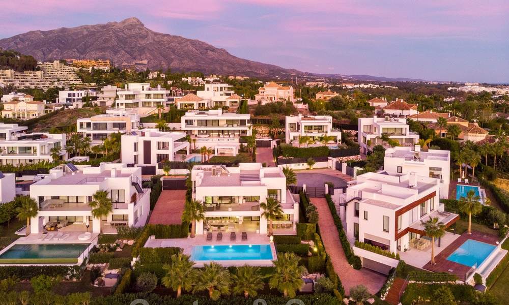 Elegante eigentijdse luxe villa met zeezicht te koop in het gegeerde Nueva Andalucia, Marbella 20876