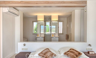 Charmante, volledig gerenoveerde luxe villa met uitzicht op zee en de bergen te koop, Nueva Andalucia, Marbella 20915 