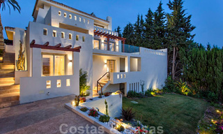 Charmante, volledig gerenoveerde luxe villa met uitzicht op zee en de bergen te koop, Nueva Andalucia, Marbella 20921 