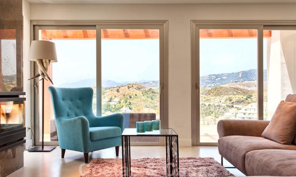 Charmante, volledig gerenoveerde luxe villa met uitzicht op zee en de bergen te koop, Nueva Andalucia, Marbella 20926