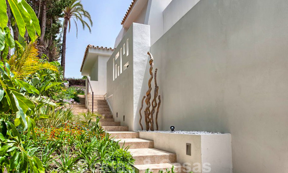 Charmante, volledig gerenoveerde luxe villa met uitzicht op zee en de bergen te koop, Nueva Andalucia, Marbella 20927