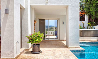 Charmante, volledig gerenoveerde luxe villa met uitzicht op zee en de bergen te koop, Nueva Andalucia, Marbella 20928 