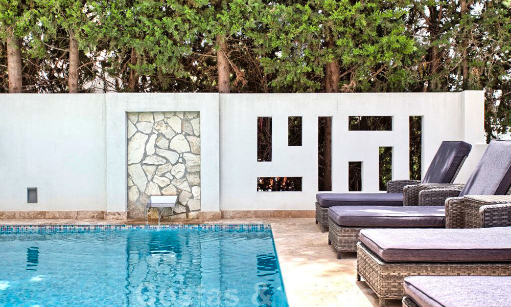Charmante, volledig gerenoveerde luxe villa met uitzicht op zee en de bergen te koop, Nueva Andalucia, Marbella 20929