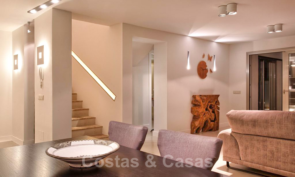 Charmante, volledig gerenoveerde luxe villa met uitzicht op zee en de bergen te koop, Nueva Andalucia, Marbella 20931