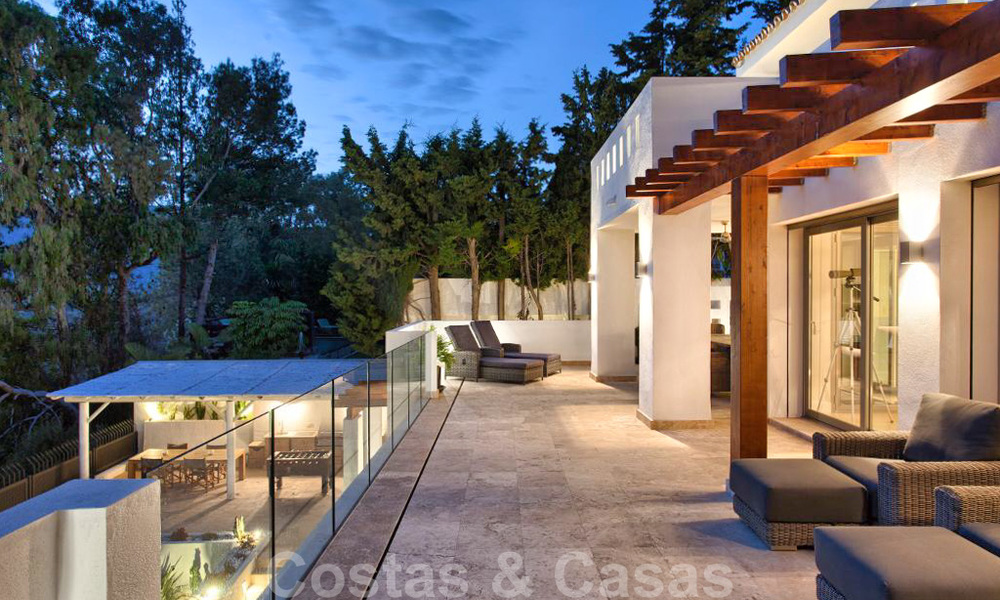 Charmante, volledig gerenoveerde luxe villa met uitzicht op zee en de bergen te koop, Nueva Andalucia, Marbella 20934