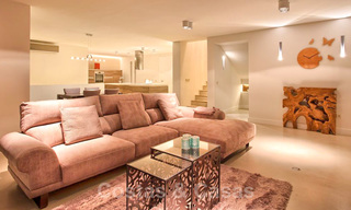 Charmante, volledig gerenoveerde luxe villa met uitzicht op zee en de bergen te koop, Nueva Andalucia, Marbella 20937 