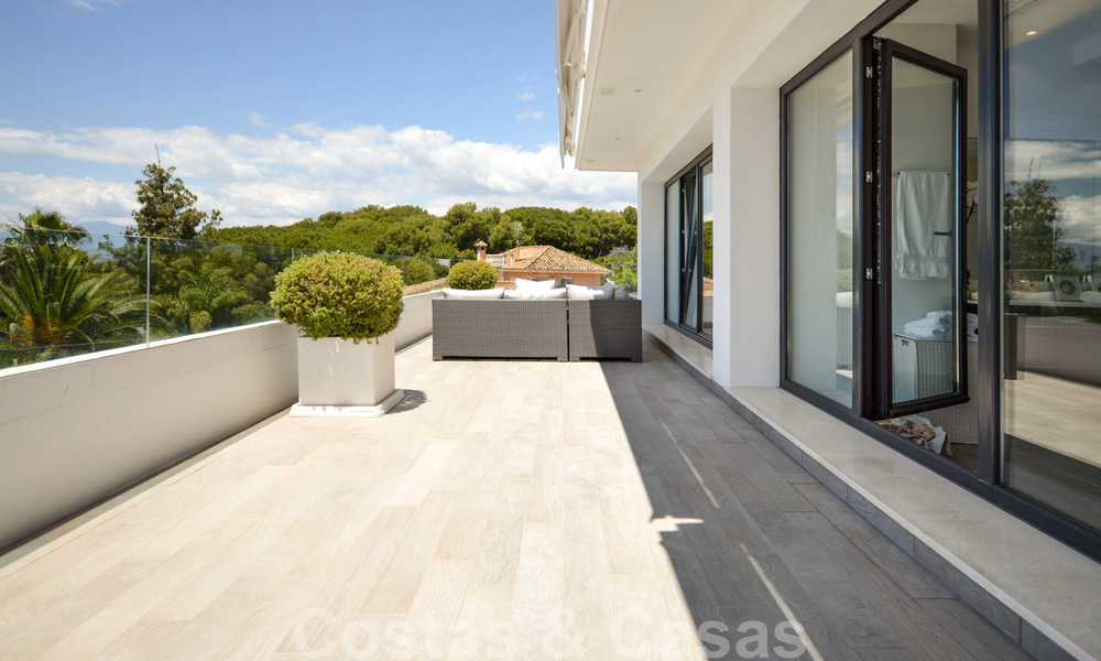 Moderne luxe villa met panoramisch zeezicht te koop in het prestigieuze Golden Mile district van Marbella 20969