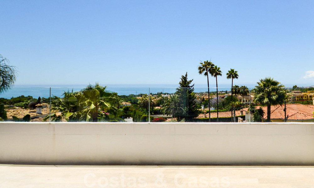 Moderne luxe villa met panoramisch zeezicht te koop in het prestigieuze Golden Mile district van Marbella 20970