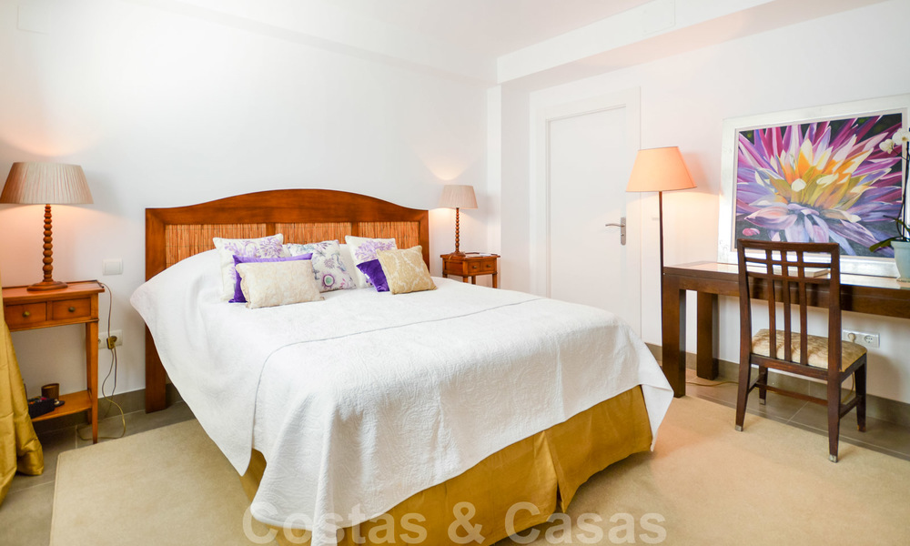 Moderne luxe villa met panoramisch zeezicht te koop in het prestigieuze Golden Mile district van Marbella 20981