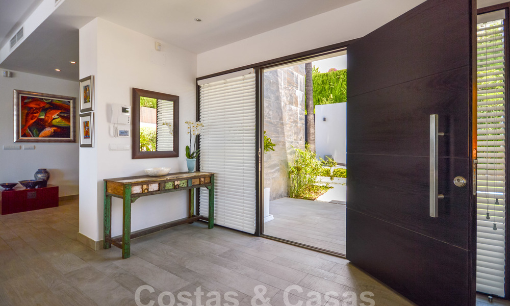 Moderne luxe villa met panoramisch zeezicht te koop in het prestigieuze Golden Mile district van Marbella 20994