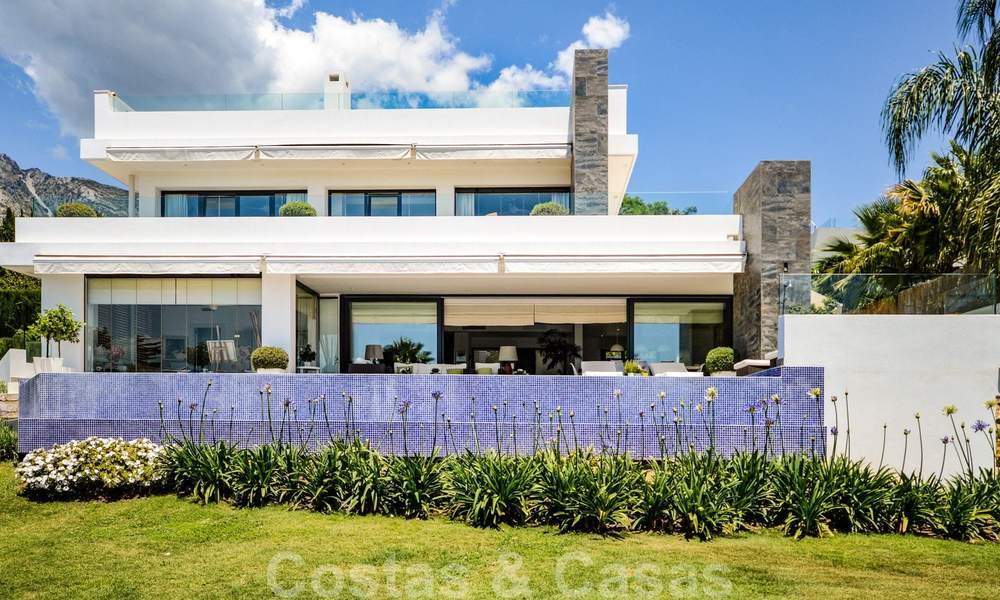 Moderne luxe villa met panoramisch zeezicht te koop in het prestigieuze Golden Mile district van Marbella 21007