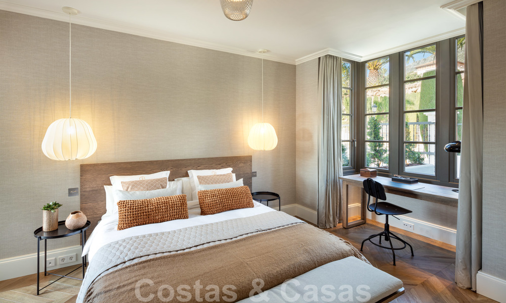 Statige, volledig gerenoveerde klassieke villa met zeezicht te koop, Sierra Blanca, Marbella 21024