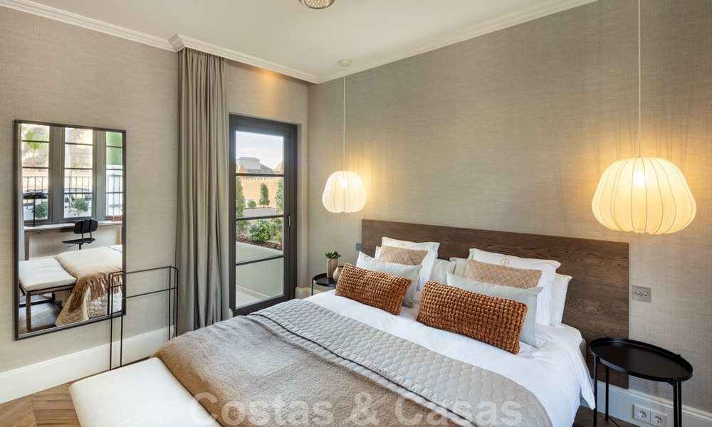 Statige, volledig gerenoveerde klassieke villa met zeezicht te koop, Sierra Blanca, Marbella 21025