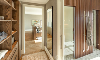 Statige, volledig gerenoveerde klassieke villa met zeezicht te koop, Sierra Blanca, Marbella 21029 