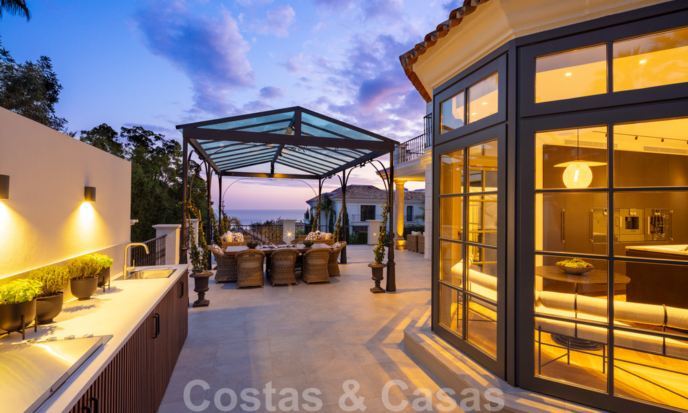 Statige, volledig gerenoveerde klassieke villa met zeezicht te koop, Sierra Blanca, Marbella 21043