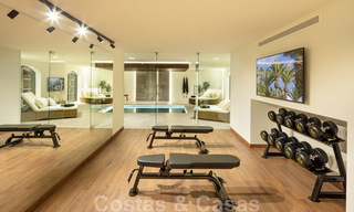 Statige, volledig gerenoveerde klassieke villa met zeezicht te koop, Sierra Blanca, Marbella 21046 