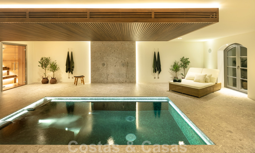 Statige, volledig gerenoveerde klassieke villa met zeezicht te koop, Sierra Blanca, Marbella 21048