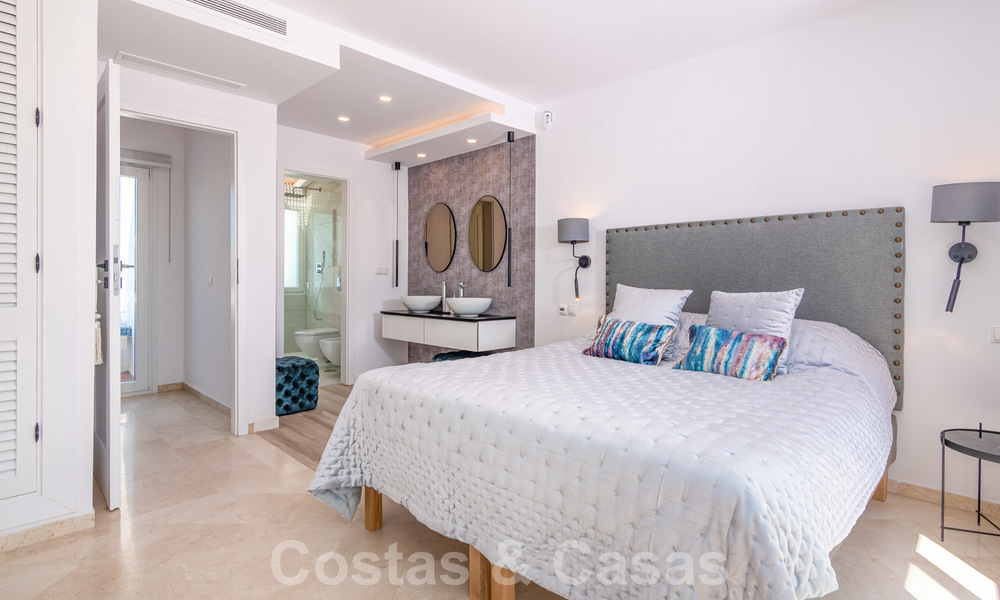 Te koop: lichtrijke, ruime schakelvilla in een populaire strandurbanisatie op de New Golden Mile, tussen Marbella en Estepona 21198