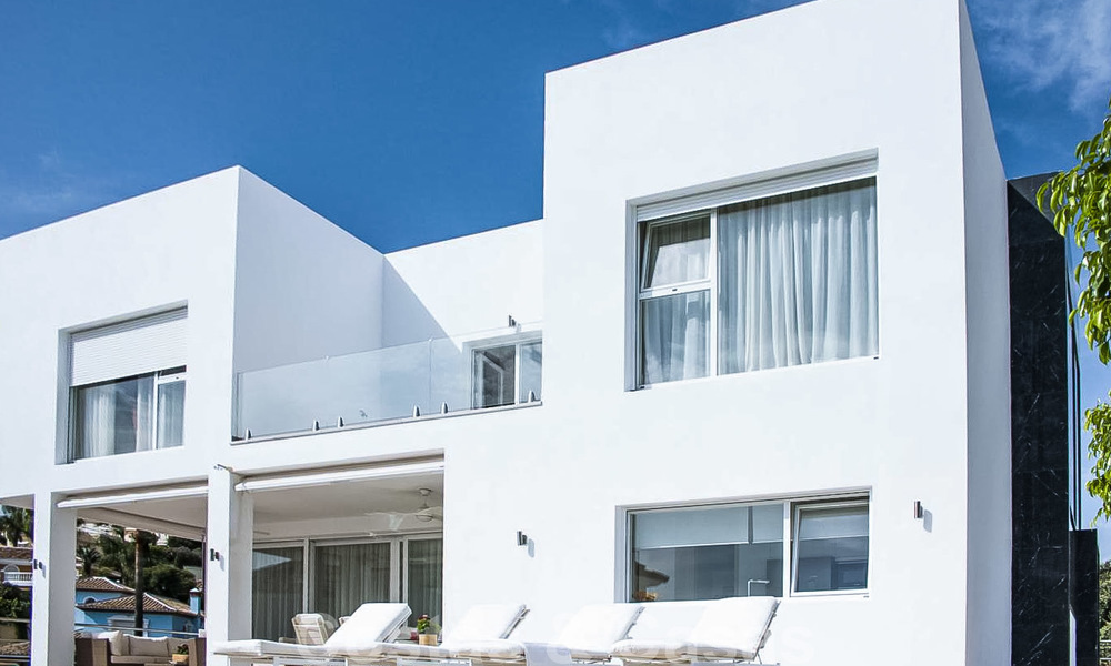 Te koop: instapklare nieuwe moderne villa met panoramisch uitzicht in een gegeerde urbanisatie in Benahavis - Marbella 21305