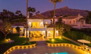 Majestueuze, volledig gerenoveerde Spaanse trendy villa te koop, direct aan de golfbaan in Nueva Andalucia, Marbella 21358 