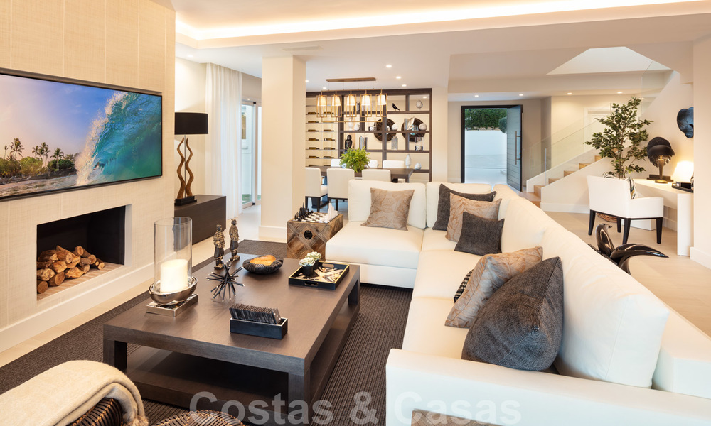 Majestueuze, volledig gerenoveerde Spaanse trendy villa te koop, direct aan de golfbaan in Nueva Andalucia, Marbella 21363