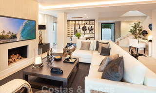 Majestueuze, volledig gerenoveerde Spaanse trendy villa te koop, direct aan de golfbaan in Nueva Andalucia, Marbella 21363 