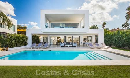 Eigentijdse luxe villa met veel privacy te koop, in de Golf Vallei van Nueva Andalucia, Marbella 21371