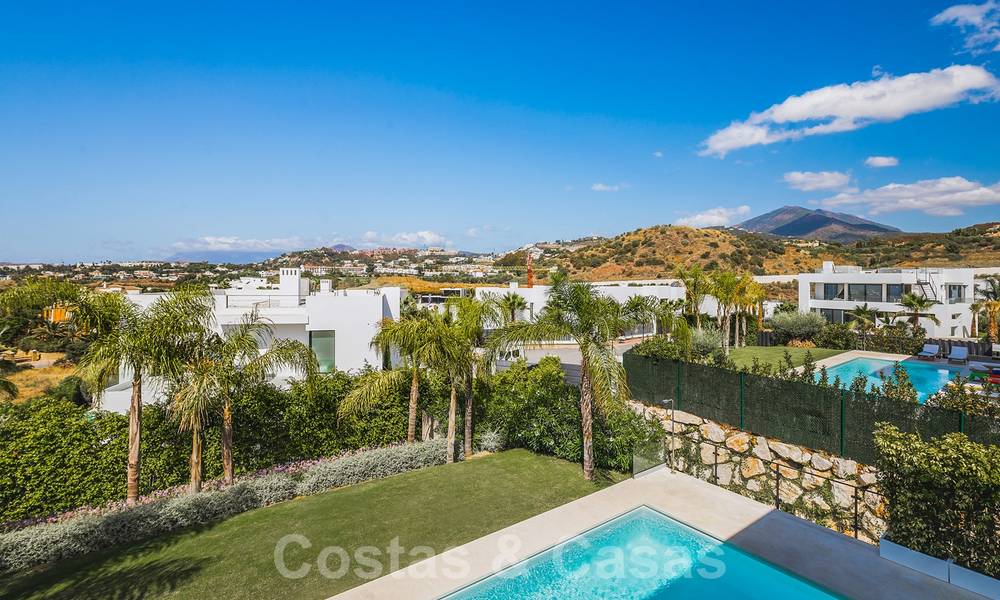 Eigentijdse luxe villa met veel privacy te koop, in de Golf Vallei van Nueva Andalucia, Marbella 21373