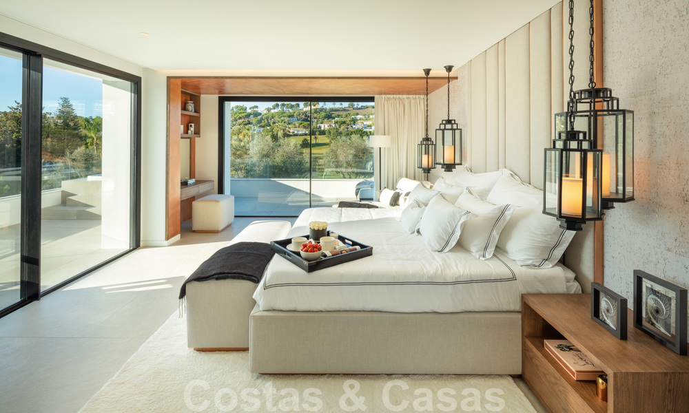 Weelderige modern-mediterrane luxe villa te koop, direct aan de golfbaan in Nueva Andalucia, Marbella 21503