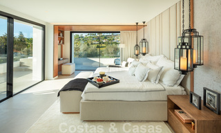 Weelderige modern-mediterrane luxe villa te koop, direct aan de golfbaan in Nueva Andalucia, Marbella 21503 