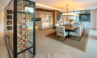 Weelderige modern-mediterrane luxe villa te koop, direct aan de golfbaan in Nueva Andalucia, Marbella 21524 