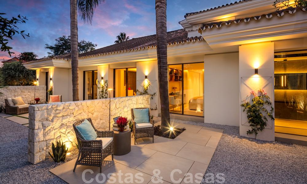 Weelderige modern-mediterrane luxe villa te koop, direct aan de golfbaan in Nueva Andalucia, Marbella 21529