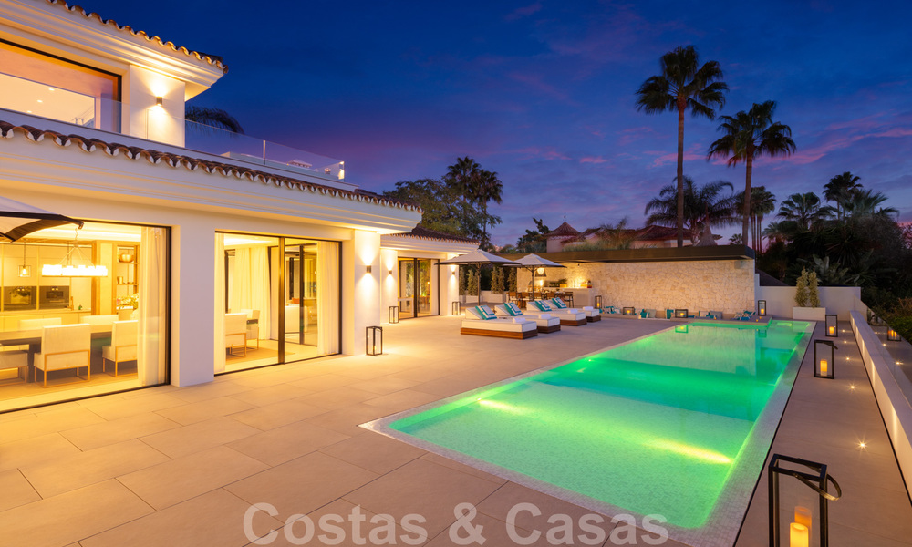 Weelderige modern-mediterrane luxe villa te koop, direct aan de golfbaan in Nueva Andalucia, Marbella 21534