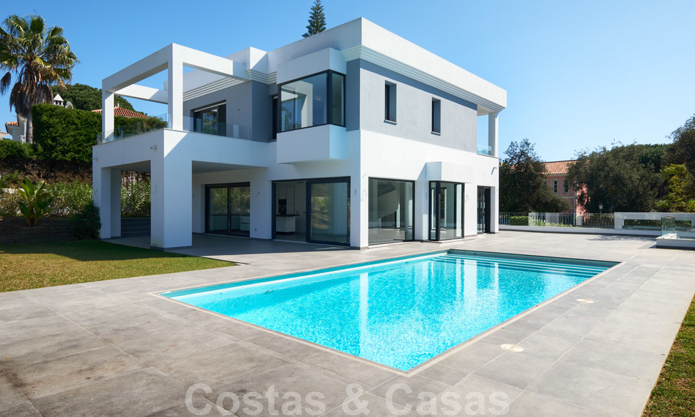 Prachtige nieuwe eigentijdse villa te koop, klaar om in te trekken, Oost-Marbella 21768