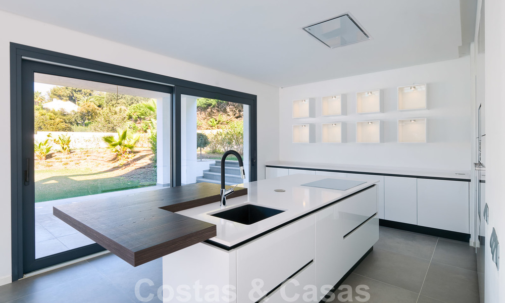 Prachtige nieuwe eigentijdse villa te koop, klaar om in te trekken, Oost-Marbella 21773