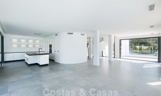 Prachtige nieuwe eigentijdse villa te koop, klaar om in te trekken, Oost-Marbella 21777 