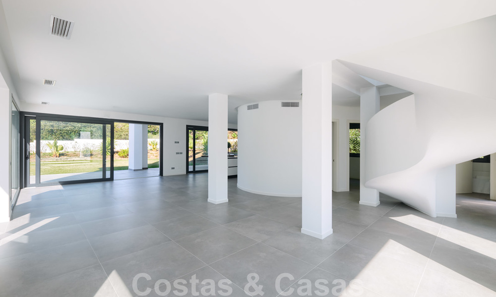 Prachtige nieuwe eigentijdse villa te koop, klaar om in te trekken, Oost-Marbella 21779