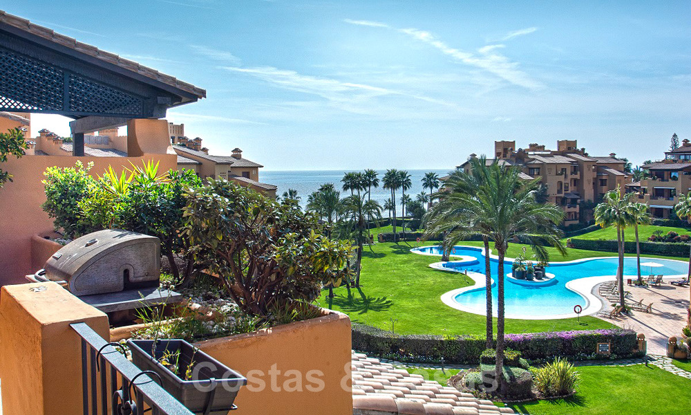 Luxe appartement te koop in een exclusief complex direct aan het strand op de New Golden Mile, Estepona 21817