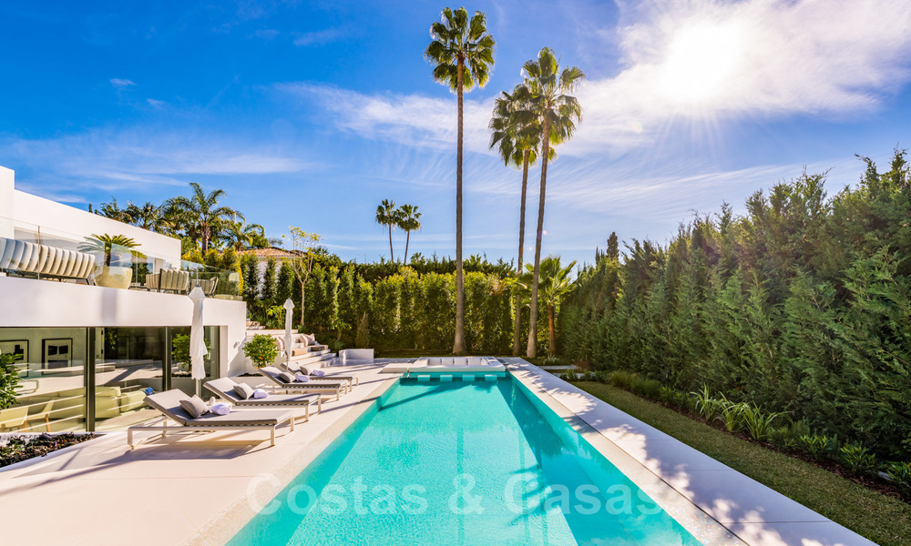 Zeer stijlvolle eigentijdse luxe villa te koop in het hart van de Golf Vallei, instapklaar - Nueva Andalucia, Marbella 21837