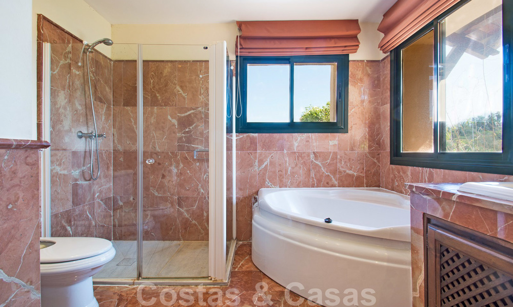 Aantrekkelijk luxe penthouse te koop, geprijsd om te verkopen aan de New Golden Mile, Marbella - Estepona 21893