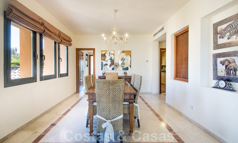 Aantrekkelijk luxe penthouse te koop, geprijsd om te verkopen aan de New Golden Mile, Marbella - Estepona 21899