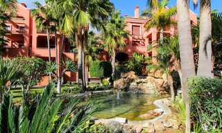 Aantrekkelijk investerings- of vakantieappartement te koop in een populair resort, op loopafstand van het strand en Puerto Banus, Marbella 21928 