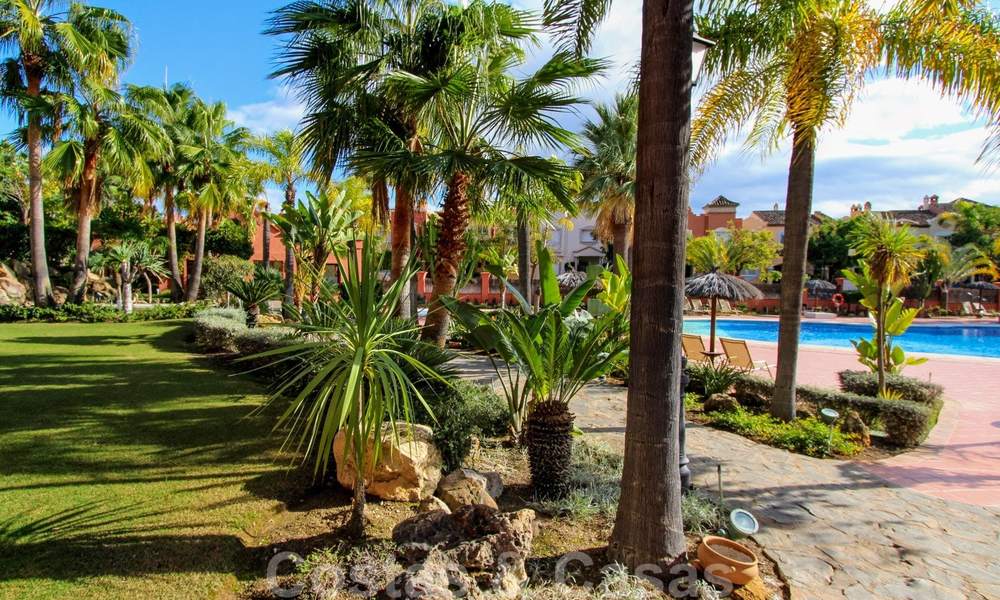 Aantrekkelijk investerings- of vakantieappartement te koop in een populair resort, op loopafstand van het strand en Puerto Banus, Marbella 21930