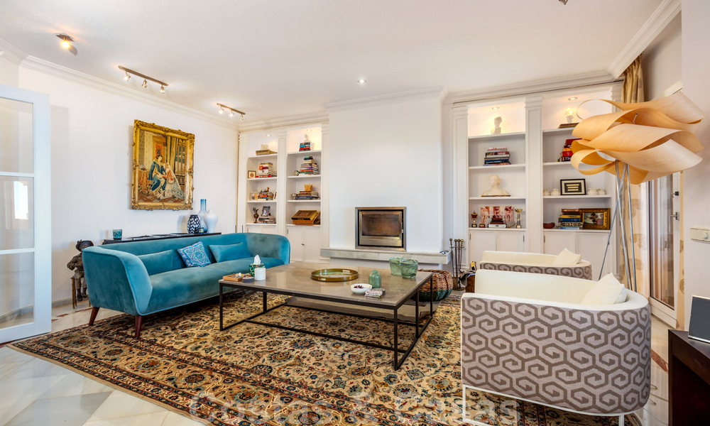 Indrukwekkend penthouse appartement te met panoramisch zeezicht te koop in de Golf Vallei van Nueva Andalucia, Marbella 37531